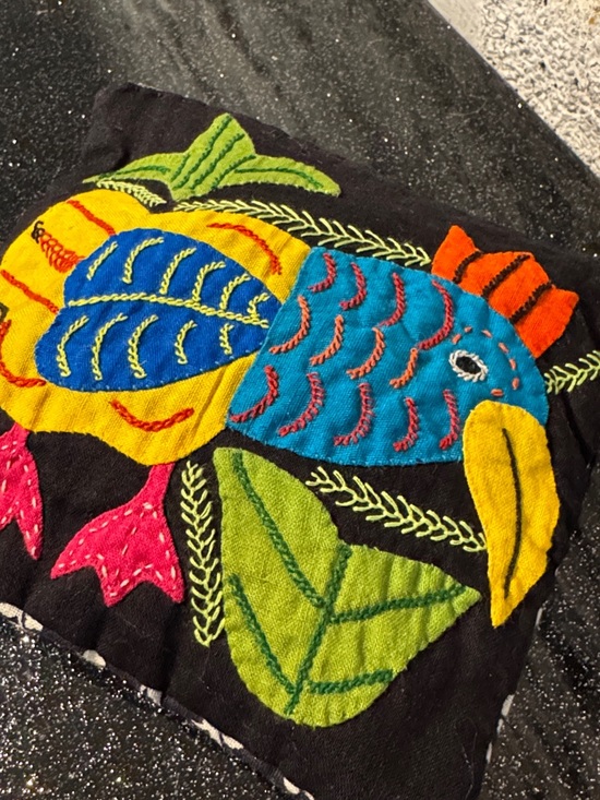 Vintage Peruvian Colorful Bird Embroidered Pouch - Picture 3 of 5